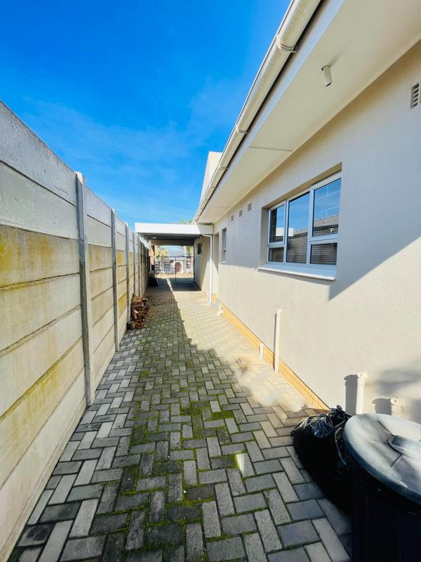 4 Bedroom Property for Sale in Panorama Western Cape